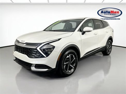 Used 2023 Kia Sportage LX image 4