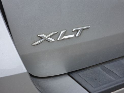 Used 2021 Ford Explorer XLT w/ Equipment Group 202A RWD image 4