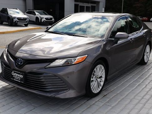Used 2018 Toyota Camry XLE image 1