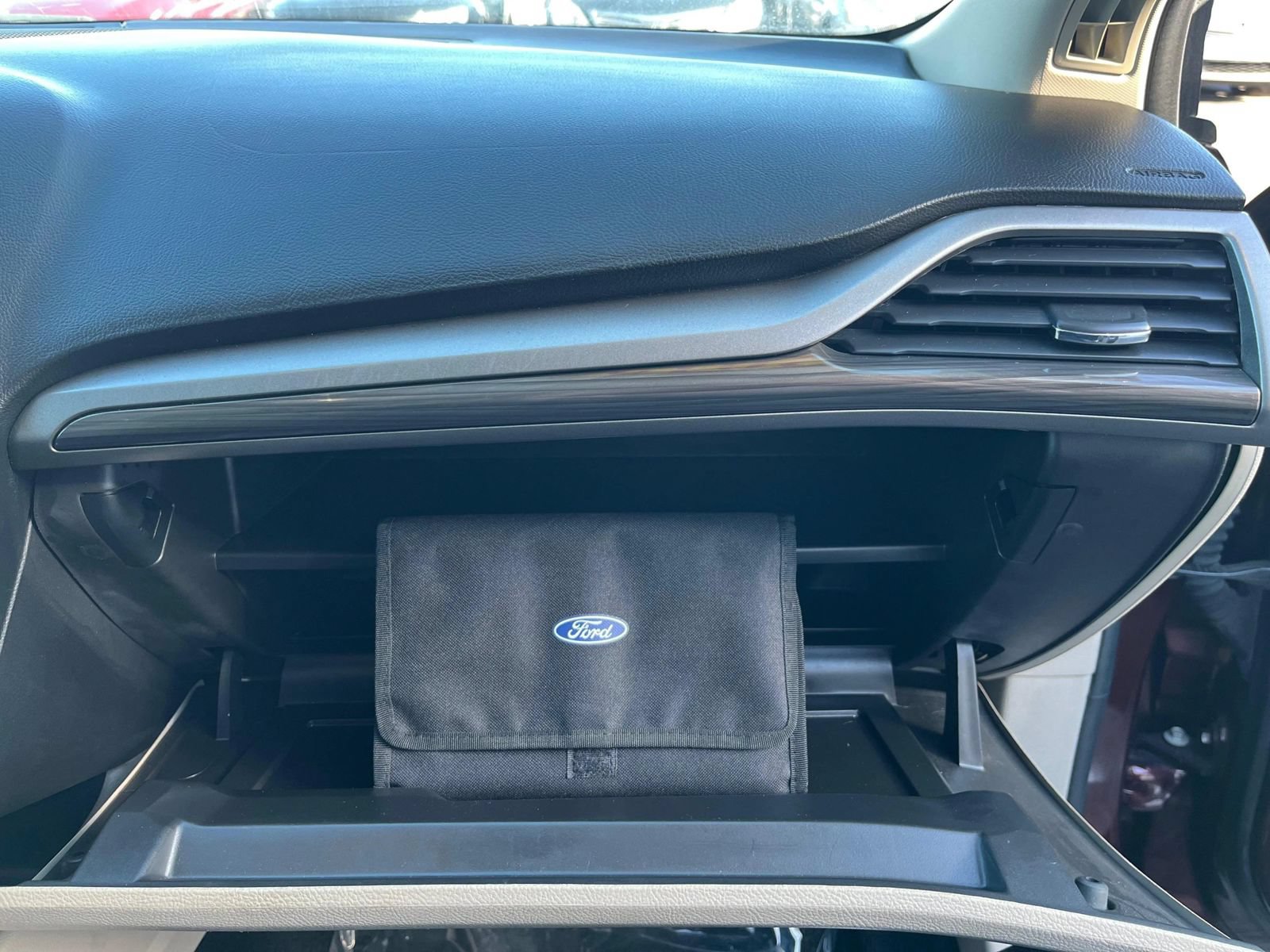 Used 2018 Ford Fusion SE w/ Fusion SE Technology Package FWD image 22