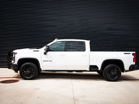 Used 2025 Chevrolet Silverado 2500 LTZ w/ LTZ Plus Package AWD/4WD image 2