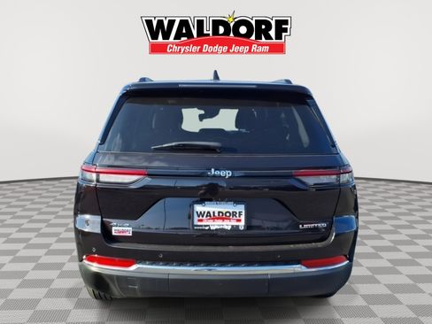 Used 2023 Jeep Grand Cherokee Limited image 2