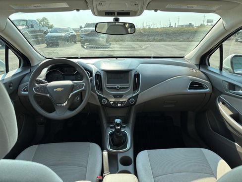 Used 2018 Chevrolet Cruze LT FWD image 15