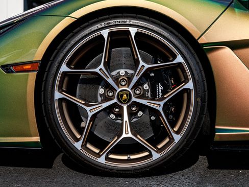 Used 2024 Lamborghini Revuelto AWD/4WD image 6