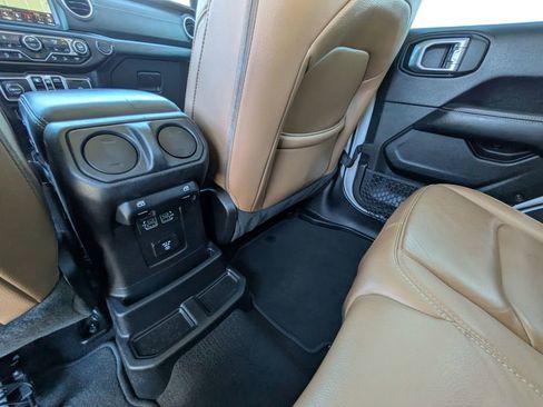 Used 2020 Jeep Wrangler Unlimited Sahara image 29