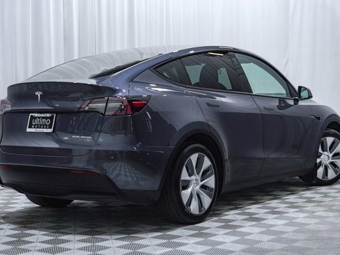 Used 2021 Tesla Model Y Long Range image 10