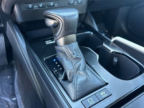 Certified 2025 Lexus ES 300h w/ Premium Package image 20