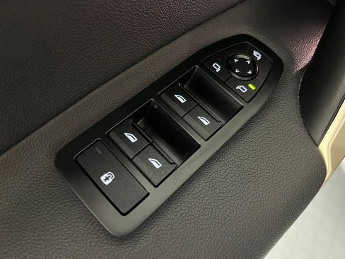 Used 2022 BMW iX xDrive50 w/ Premium Package image 11