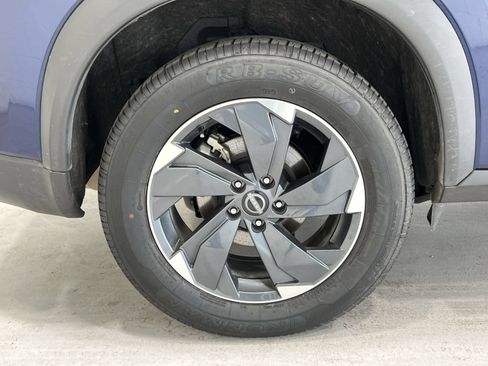 Used 2025 Nissan Rogue SV AWD/4WD image 10