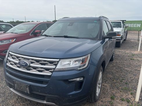 Used 2018 Ford Explorer XLT w/ Equipment Group 202A AWD/4WD image 3