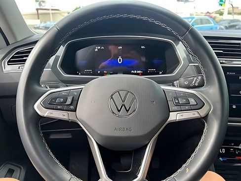 Used 2024 Volkswagen Tiguan SE AWD/4WD image 29