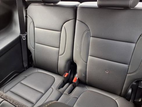 Used 2023 GMC Acadia SLT image 8