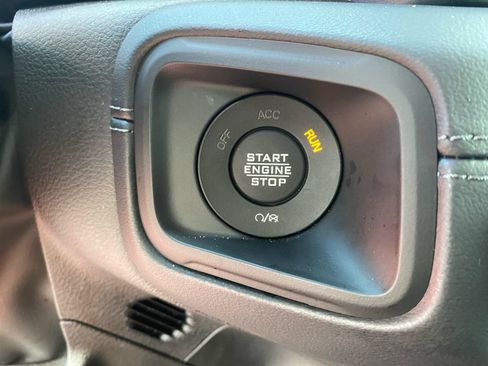 Used 2025 Jeep Wrangler Unlimited Sahara w/ Safety Group AWD/4WD image 17