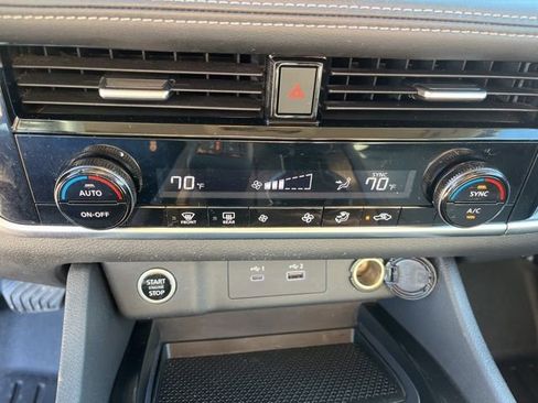 Used 2021 Nissan Rogue SV image 23