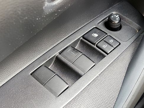 Used 2021 Toyota Corolla LE image 24