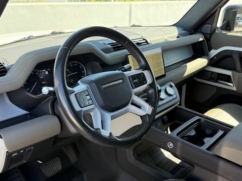 Used 2022 Land Rover Defender 110 SE AWD/4WD image 2