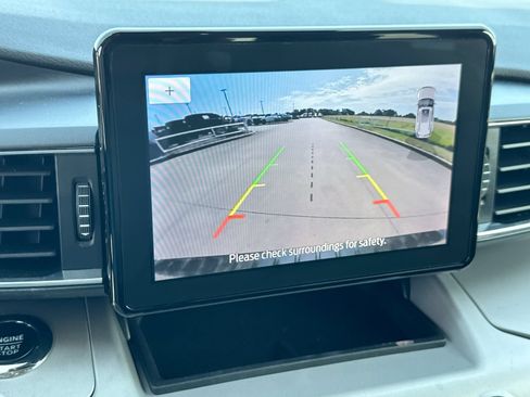 Used 2024 Ford Explorer XLT w/ Equipment Group 202A RWD image 17