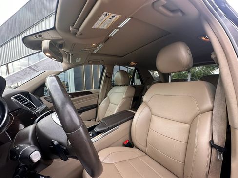 Used 2014 Mercedes-Benz ML 350 4MATIC w/ Premium 1 Package image 12