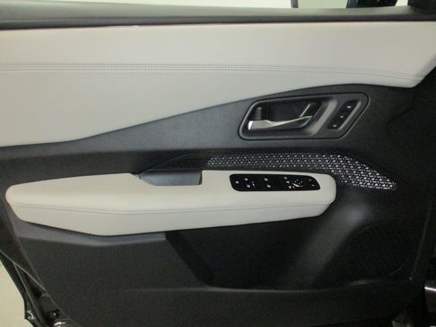 Used 2023 Nissan Ariya AWD image 14