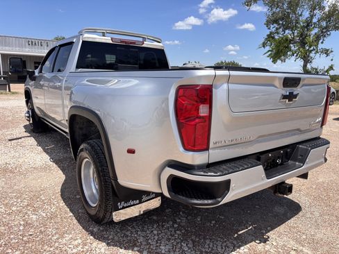 Used 2022 Chevrolet Silverado 3500 High Country w/ Technology Package AWD/4WD image 3