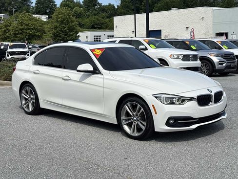 Used 2018 BMW 330i xDrive Sedan w/ Convenience Package AWD/4WD image 4