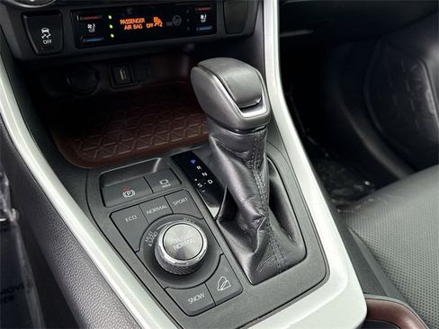 Used 2020 Toyota RAV4 Limited image 30