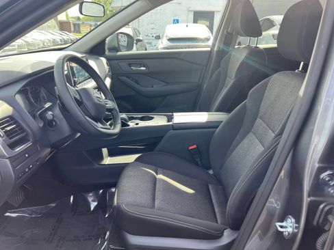 Used 2025 Nissan Rogue SV FWD image 30