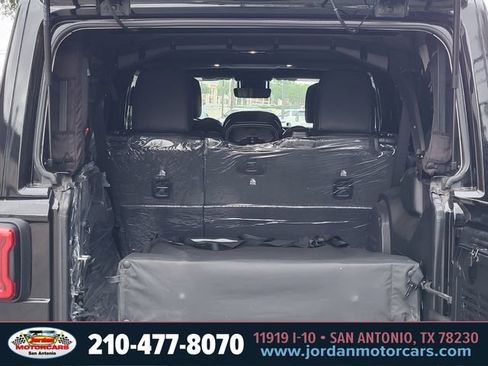 Used 2025 Jeep Wrangler Unlimited Rubicon 392 AWD/4WD image 31