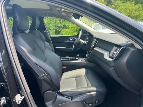Certified 2025 Volvo XC60 B5 Core AWD/4WD image 29