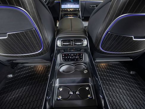 Used 2024 Mercedes-Benz Maybach S 580 4MATIC image 42