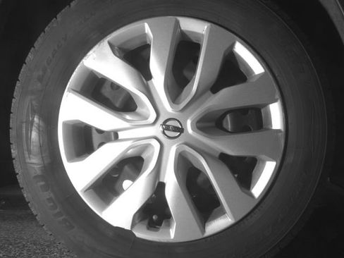 Used 2018 Nissan Rogue S AWD/4WD image 12