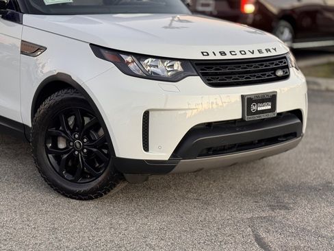 Used 2018 Land Rover Discovery SE image 3