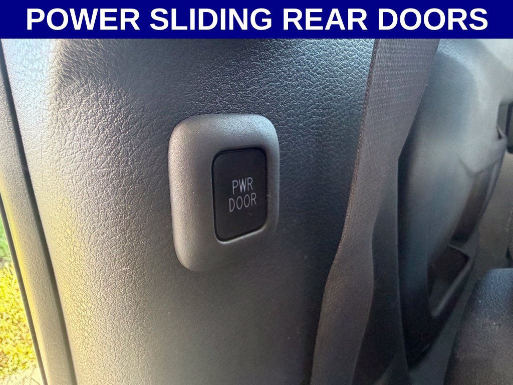 Used 2023 Toyota Sienna LE FWD image 12