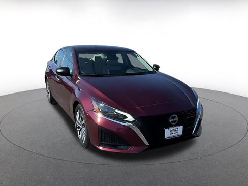 Used 2025 Nissan Altima 2.5 SV image 3