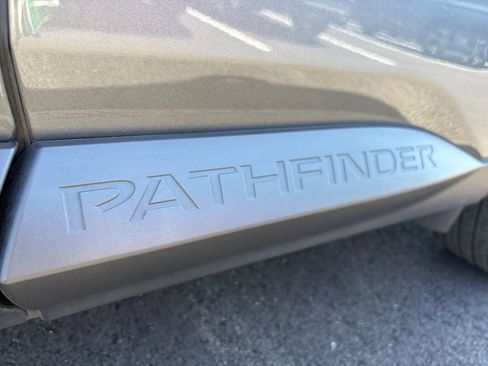 Used 2025 Nissan Pathfinder SV FWD image 9
