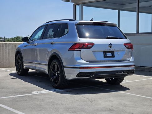 Used 2024 Volkswagen Tiguan SE R-Line AWD/4WD image 3