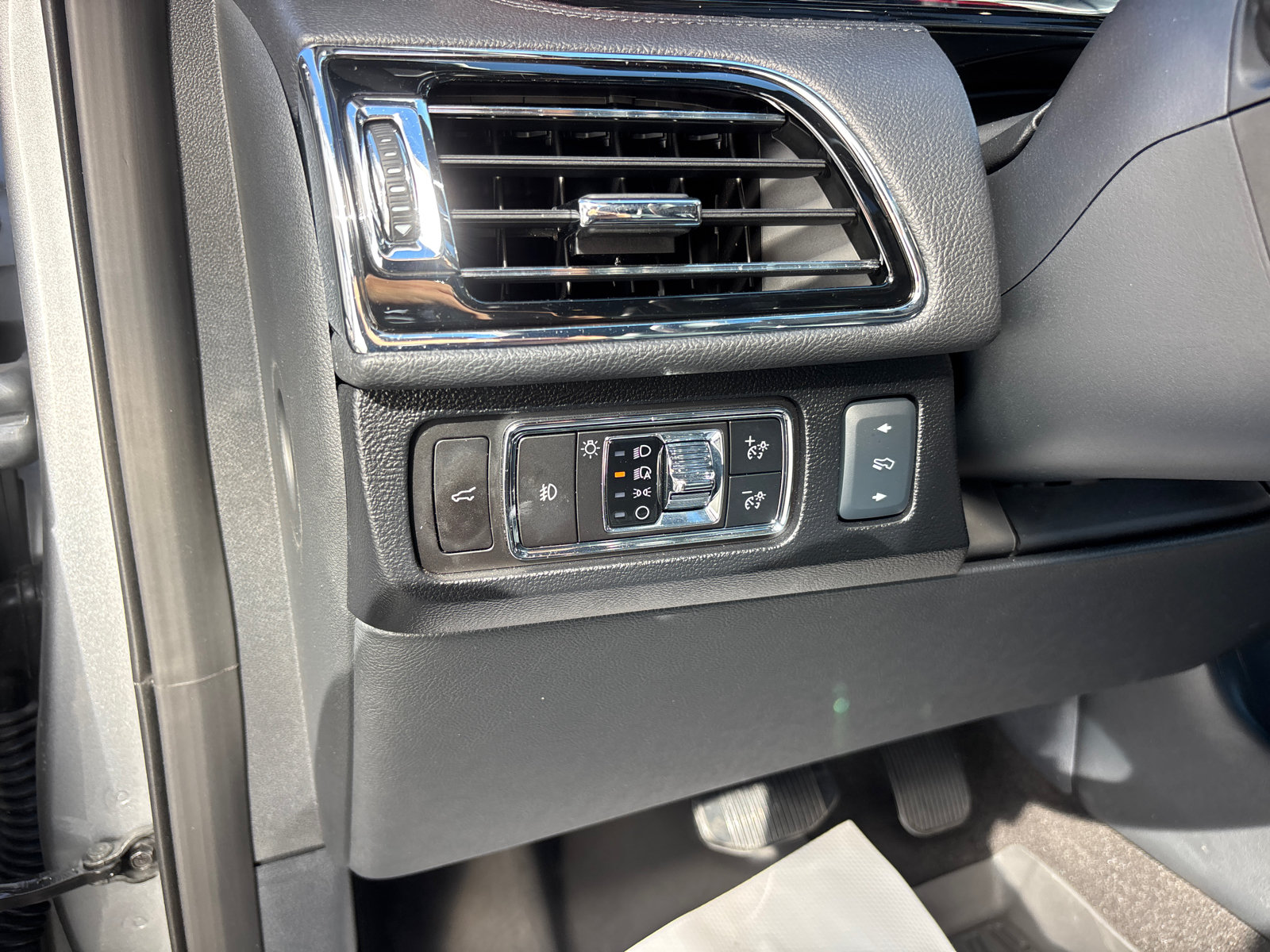 Certified 2024 Lincoln Navigator Reserve AWD/4WD image 14