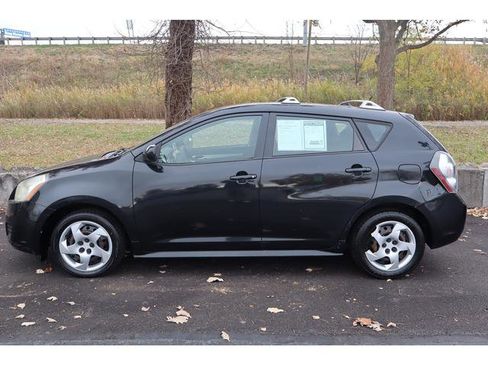 Used 2010 Pontiac Vibe w/ Sun And Sound Package image 5