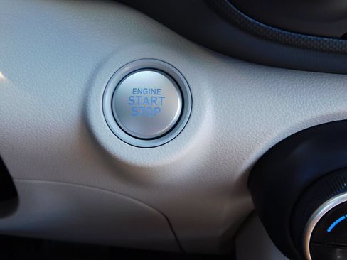 Used 2025 Hyundai Venue Limited FWD image 32