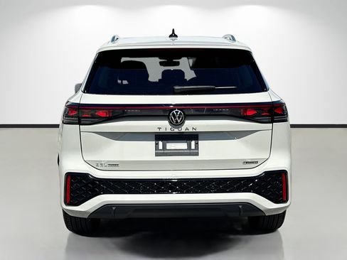 New 2026 Volkswagen Tiguan SEL R-Line AWD/4WD image 4