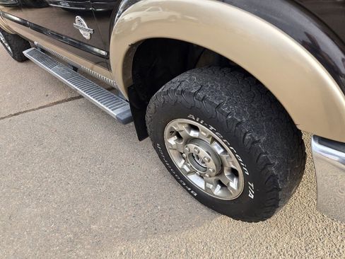 Used 2014 Ford F250 Lariat w/ Chrome Package image 12