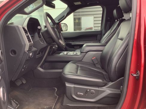 Used 2019 Ford Expedition XLT w/ Equipment Group 202A AWD/4WD image 9