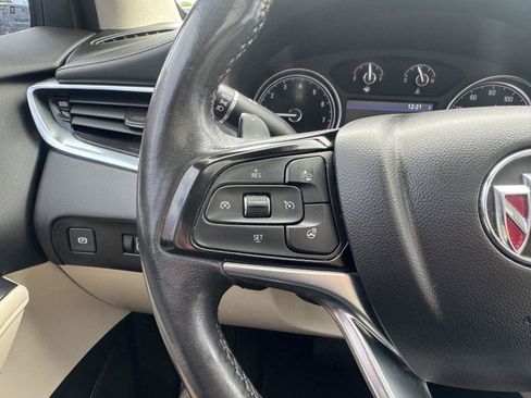 Used 2022 Buick Enclave Essence w/ Experience Buick Package FWD image 20