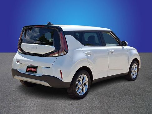 Used 2025 Kia Soul LX w/ LX Technology Package FWD image 4