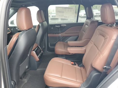 New 2026 Lincoln Aviator Reserve w/ Jet Appearance Package AWD/4WD image 23