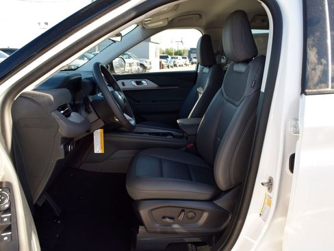 New 2026 Ford Explorer Active w/ Active Comfort Package image 18