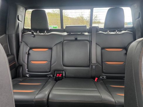 Used 2022 GMC Sierra 1500 AT4 w/ AT4 Preferred Package AWD/4WD image 8