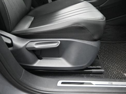 Used 2024 Volkswagen Tiguan SE R-Line FWD image 16