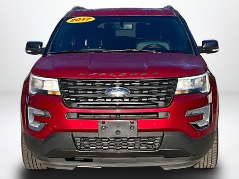 Used 2017 Ford Explorer XLT w/ XLT Technology Feature Bundle AWD/4WD image 2