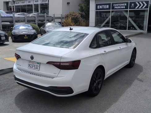 Used 2023 Volkswagen Jetta SE w/ Panoramic Sunroof Package FWD image 6